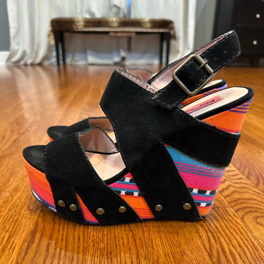 Betsey Johnson Ajaya platform wedges women’s size 9 EUC